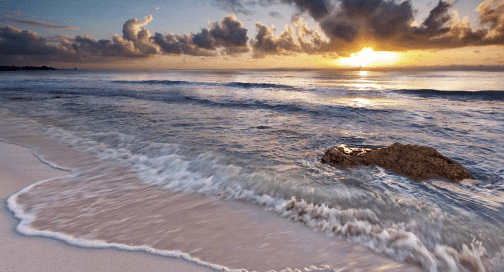 vista-al-mar-con-atardecer